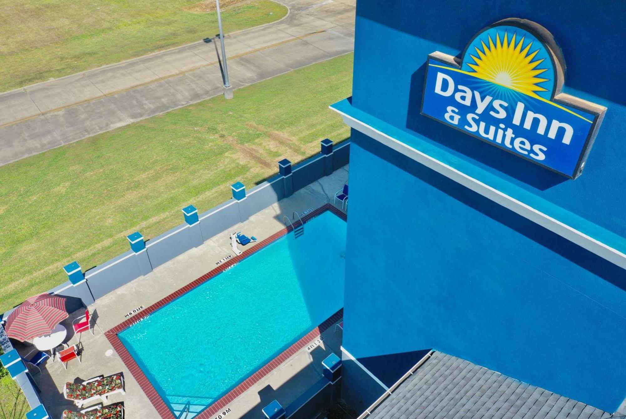 Days Inn & Suites By Wyndham Тибодо Екстериор снимка