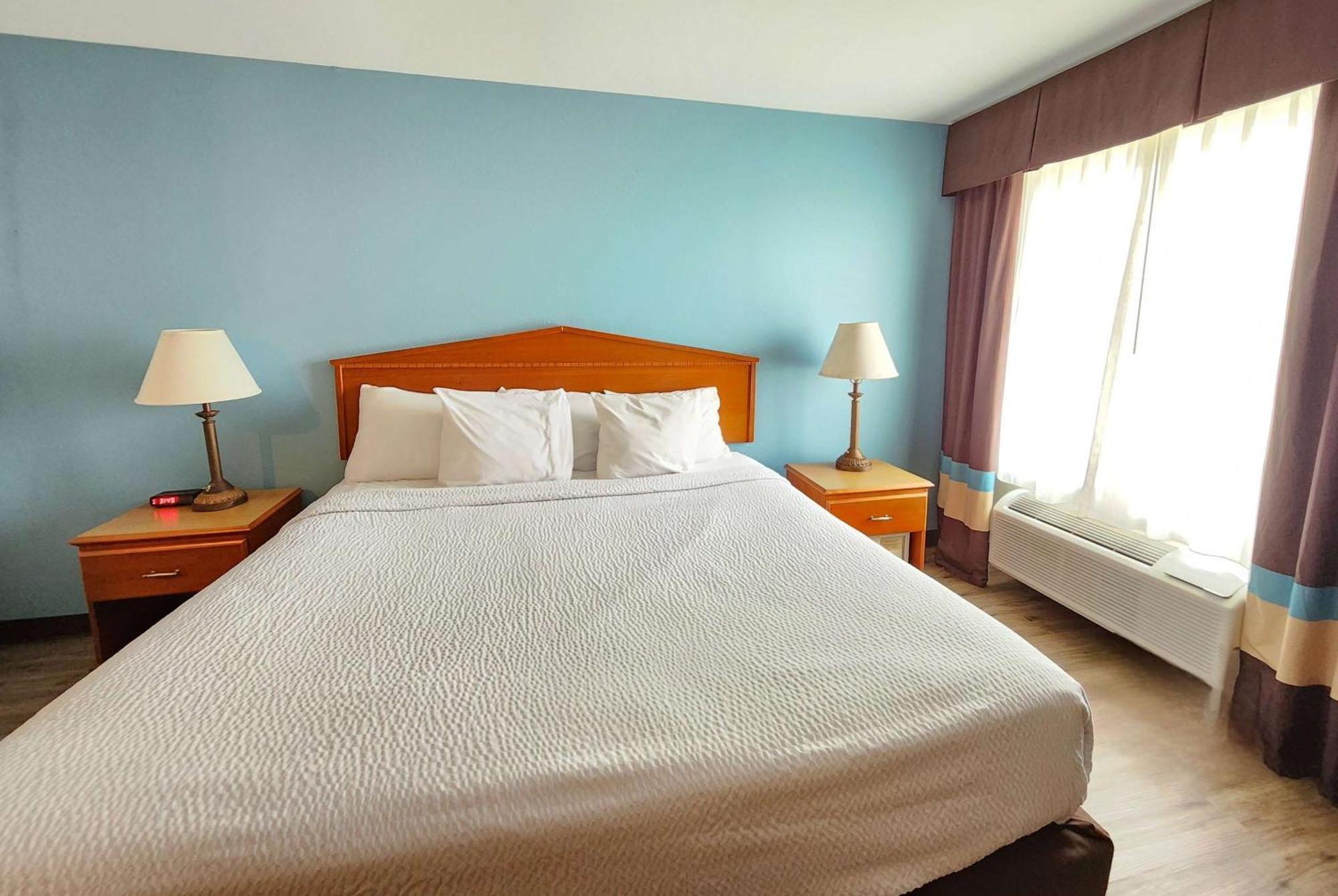 Days Inn & Suites By Wyndham Тибодо Екстериор снимка