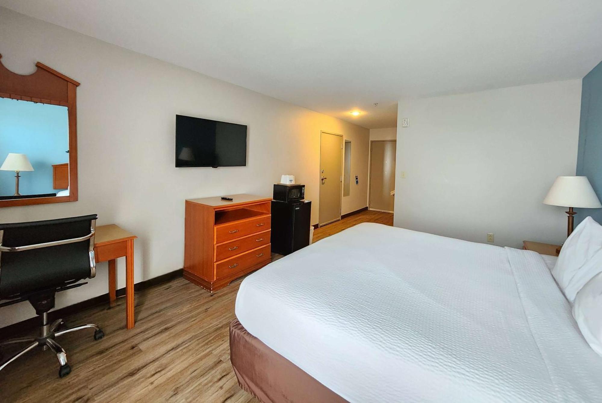 Days Inn & Suites By Wyndham Тибодо Екстериор снимка