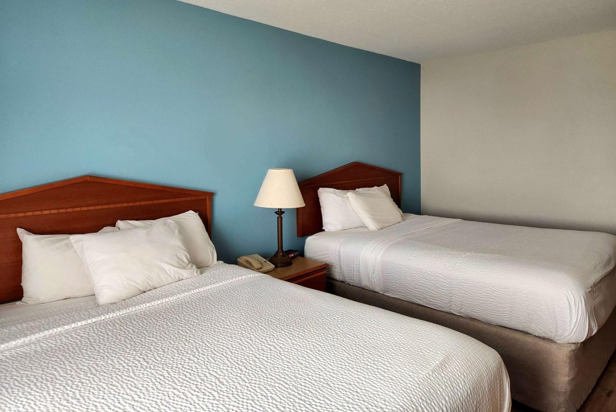 Days Inn & Suites By Wyndham Тибодо Екстериор снимка