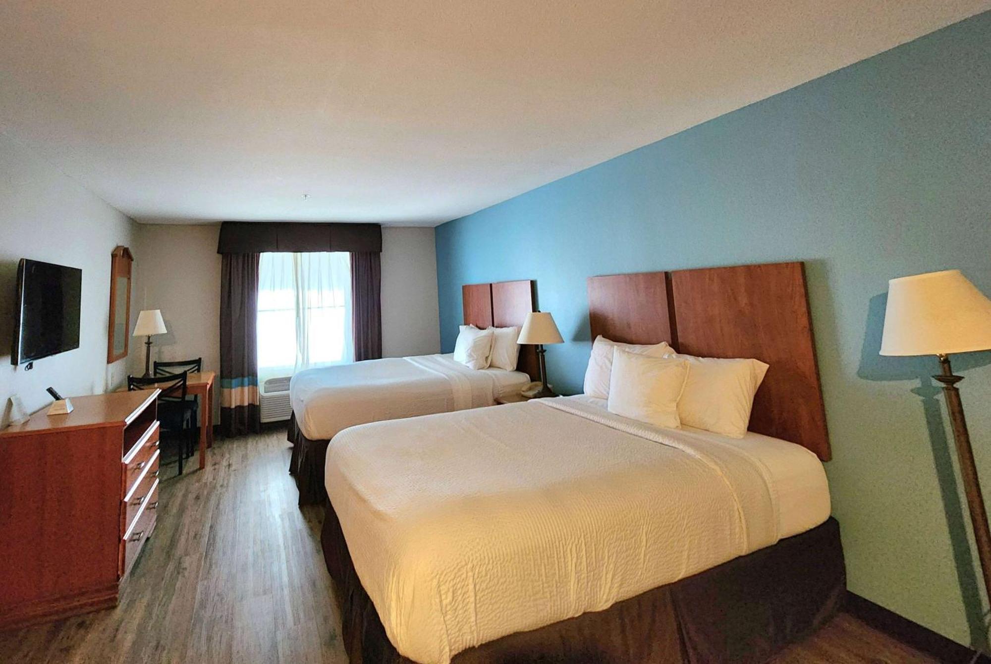 Days Inn & Suites By Wyndham Тибодо Екстериор снимка