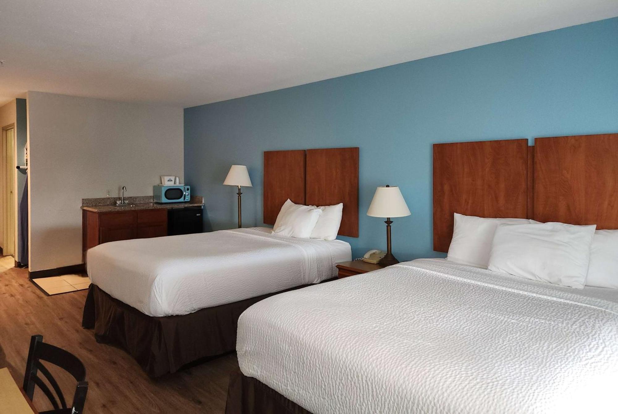 Days Inn & Suites By Wyndham Тибодо Екстериор снимка
