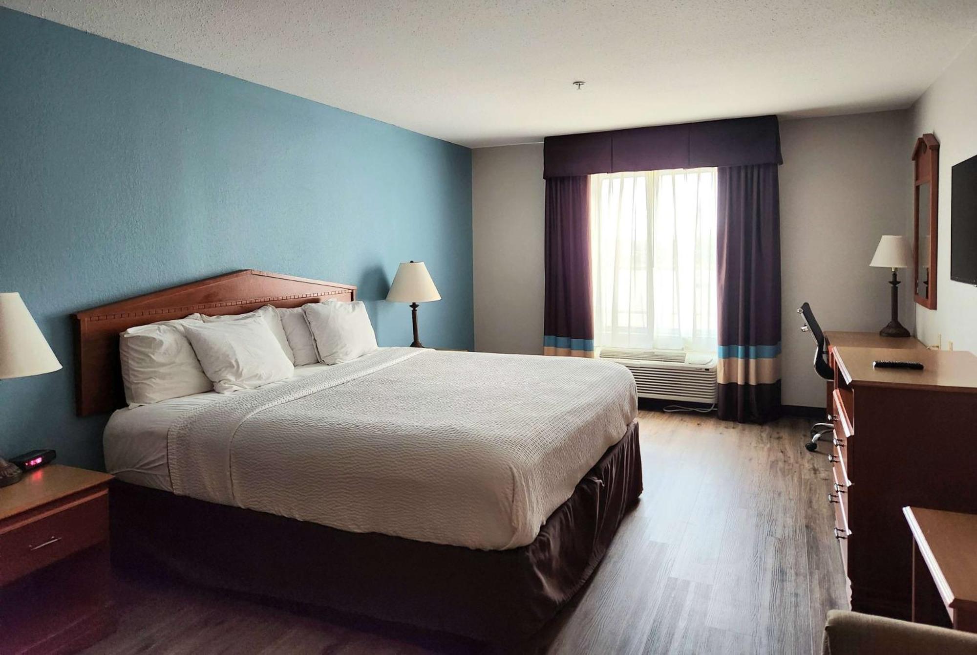 Days Inn & Suites By Wyndham Тибодо Екстериор снимка