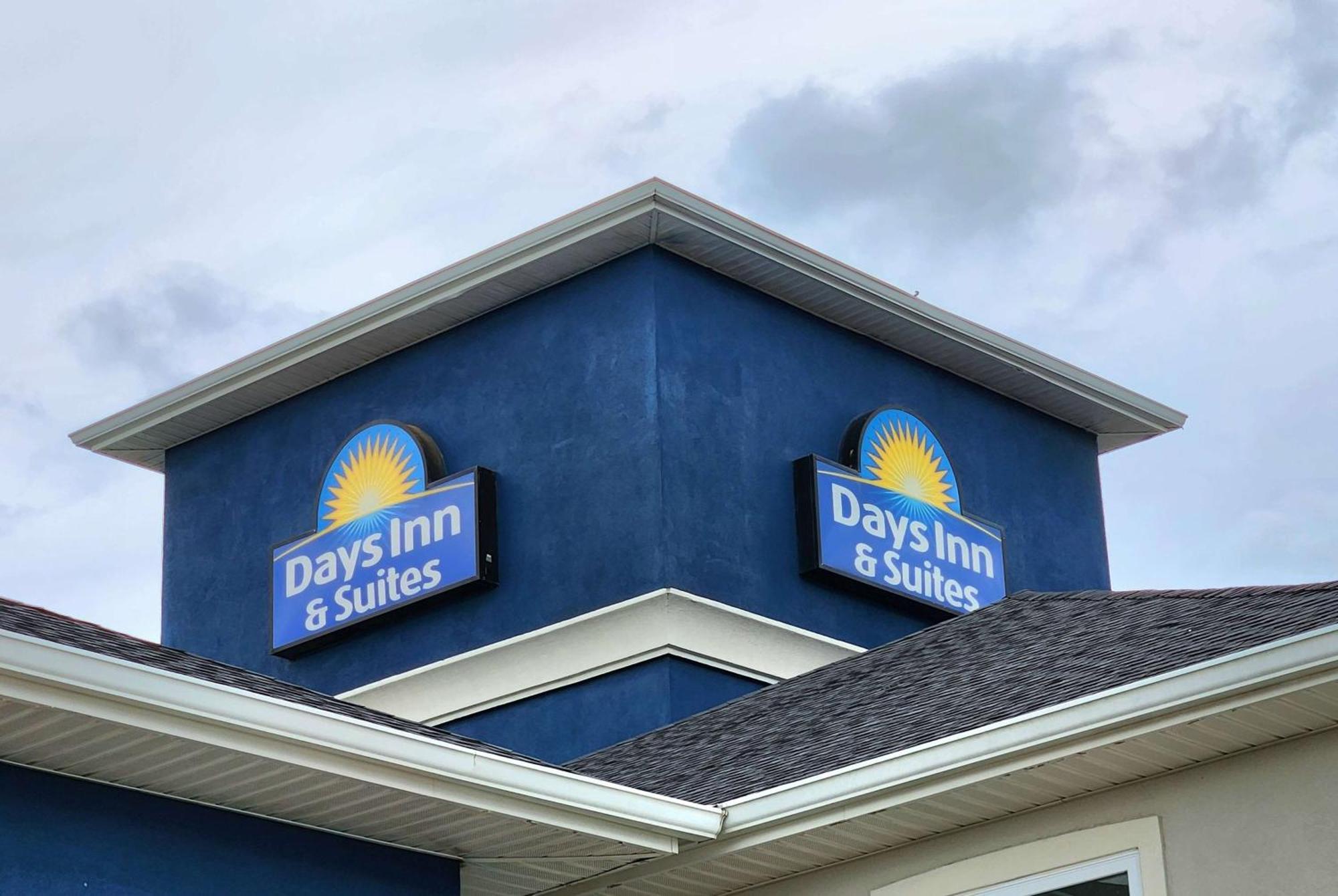 Days Inn & Suites By Wyndham Тибодо Екстериор снимка
