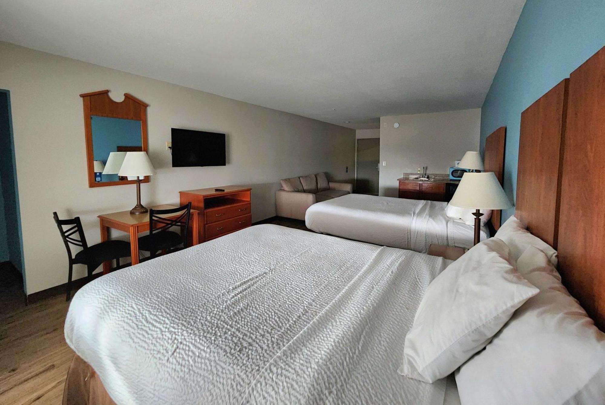 Days Inn & Suites By Wyndham Тибодо Екстериор снимка